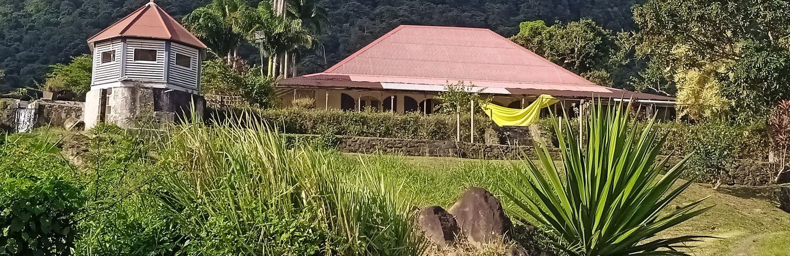 Habitation L'Ermitage à Trois-Rivières (Guadeloupe), maison créole et son pavillon